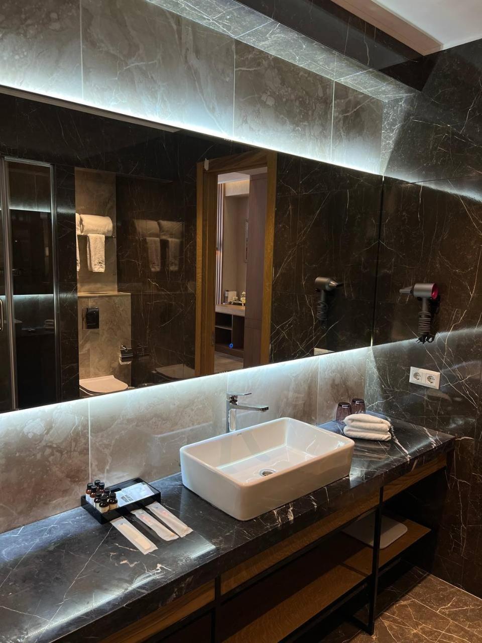 Sofia International Hotel Μπισκέκ Εξωτερικό φωτογραφία
