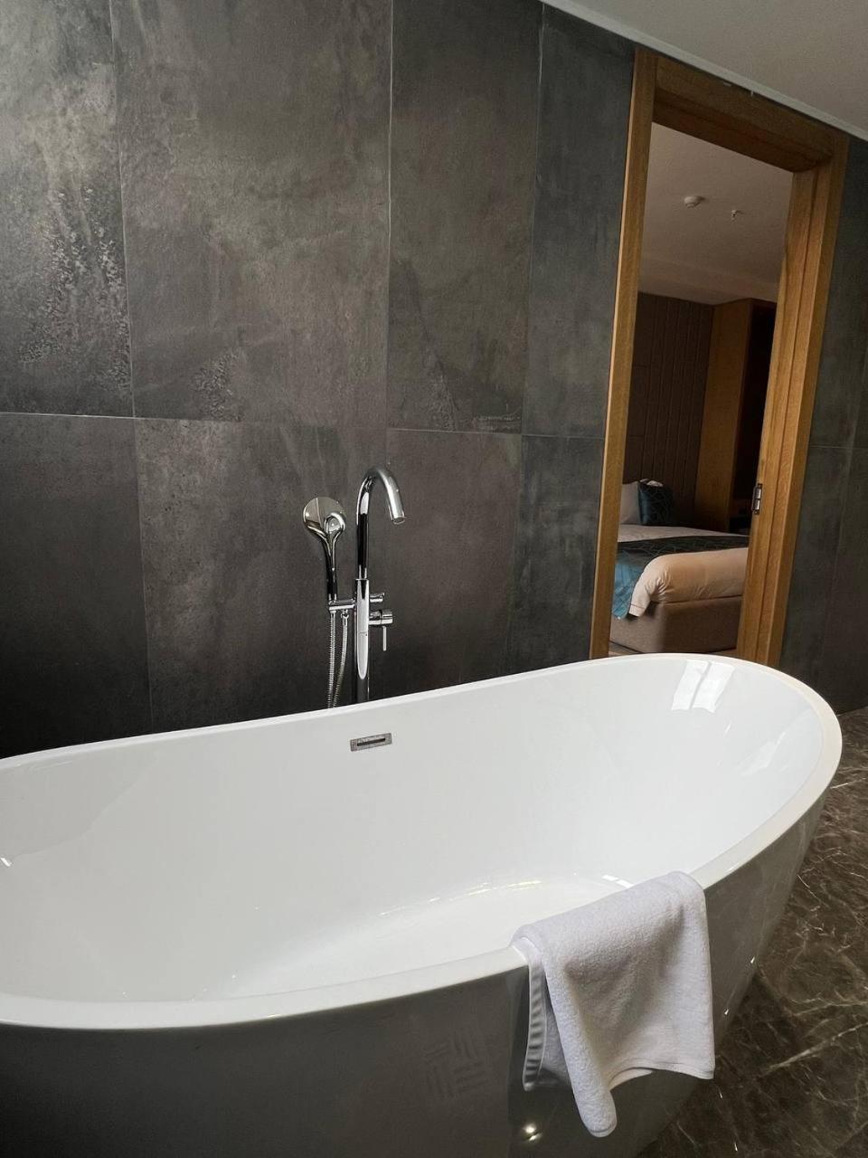 Sofia International Hotel Μπισκέκ Εξωτερικό φωτογραφία