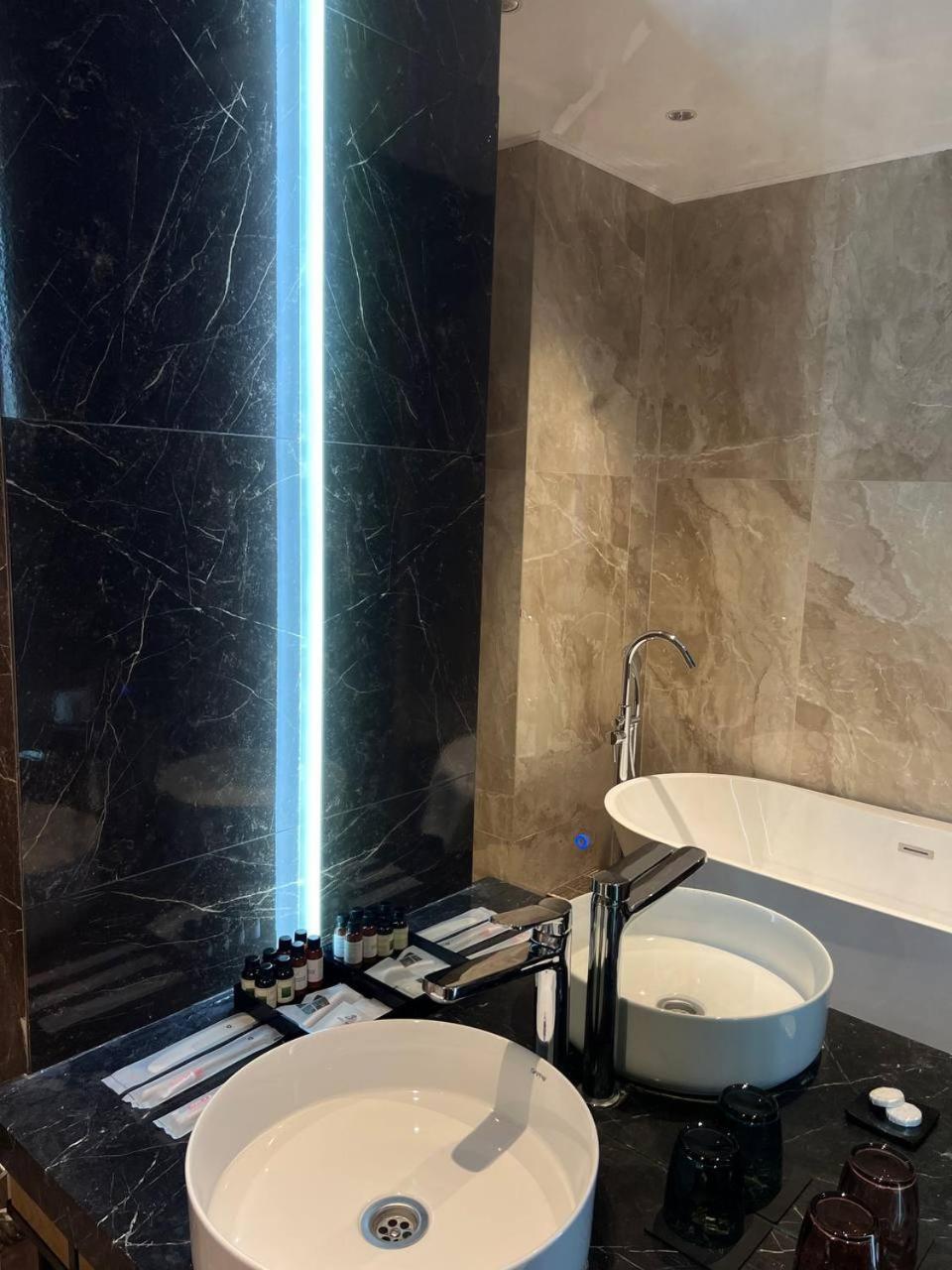 Sofia International Hotel Μπισκέκ Εξωτερικό φωτογραφία